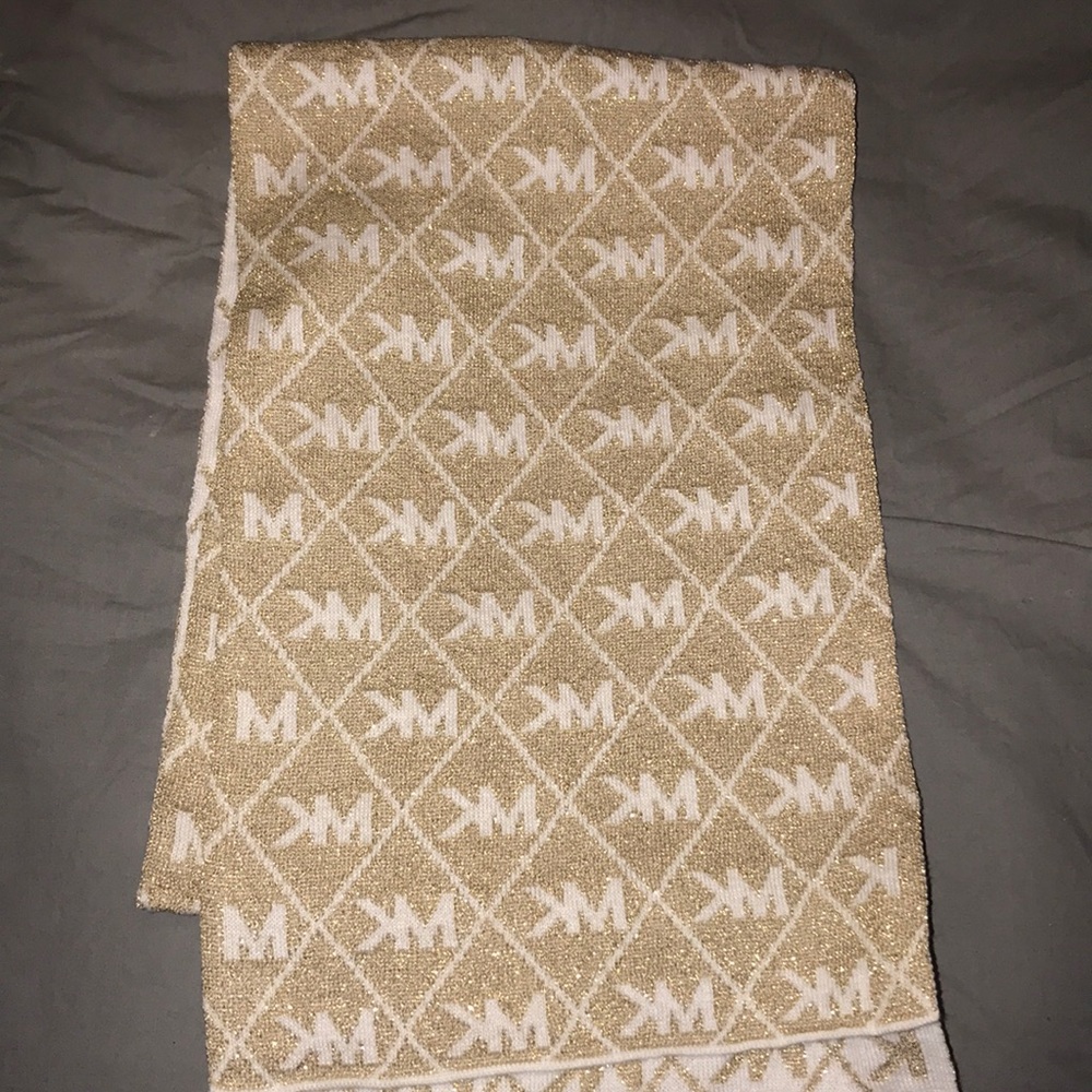Reversible Micheal Kors Scarf